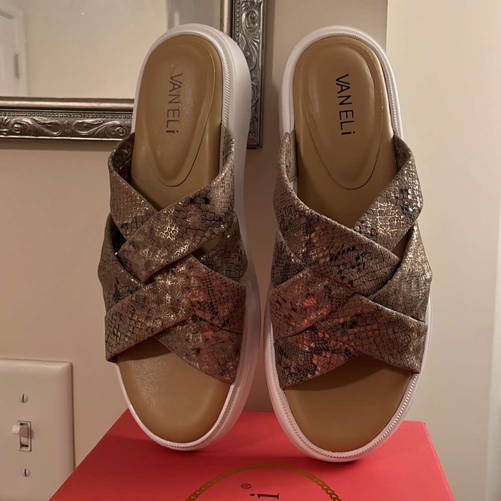 VanEli Cleary Opal Rockefeller Reptile Print Platform Sandals Size 8.5M